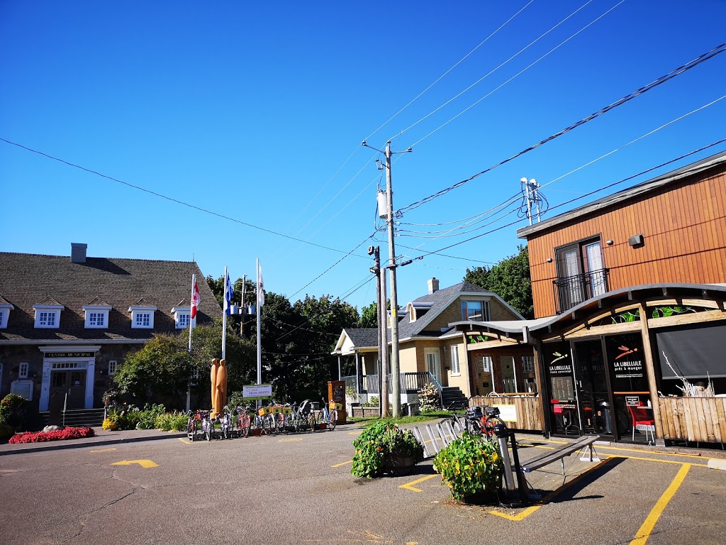 La Libellule resto convivial | 17 Place de lÉglise, Saint-Jean-Port-Joli, QC G0R 3G0, Canada | Phone: (418) 598-9644