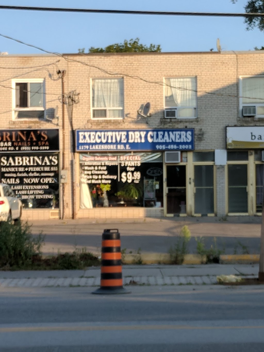 Executive Dry Cleaners | 1179 Lakeshore Rd E, Mississauga, ON L5E 1G1, Canada | Phone: (905) 486-2002