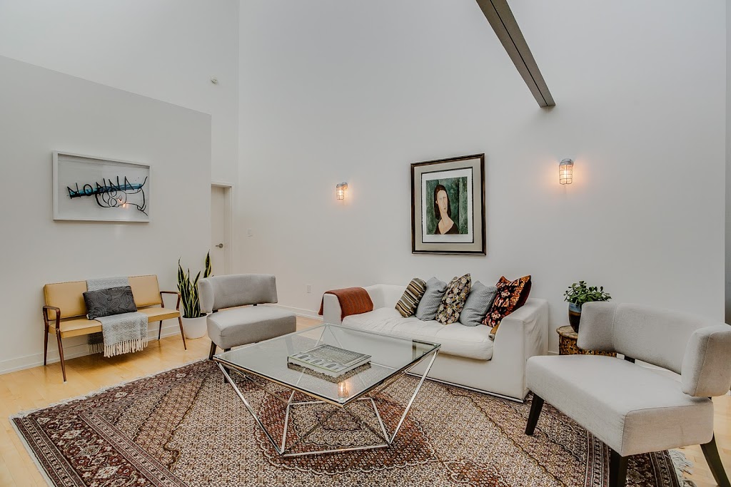 Breezekeys - Brianna Hill Real Estate | 2968 Dundas St W #303, Toronto, ON M6P 1Y8, Canada | Phone: (647) 406-4467