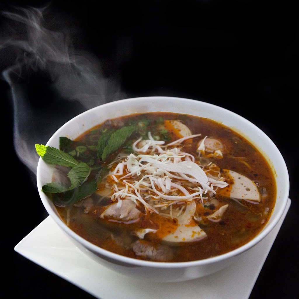 DUNDAS Eat + Drink - six o pho | 2077 Dundas St, Vancouver, BC V5L 1J5, Canada | Phone: (604) 420-1200