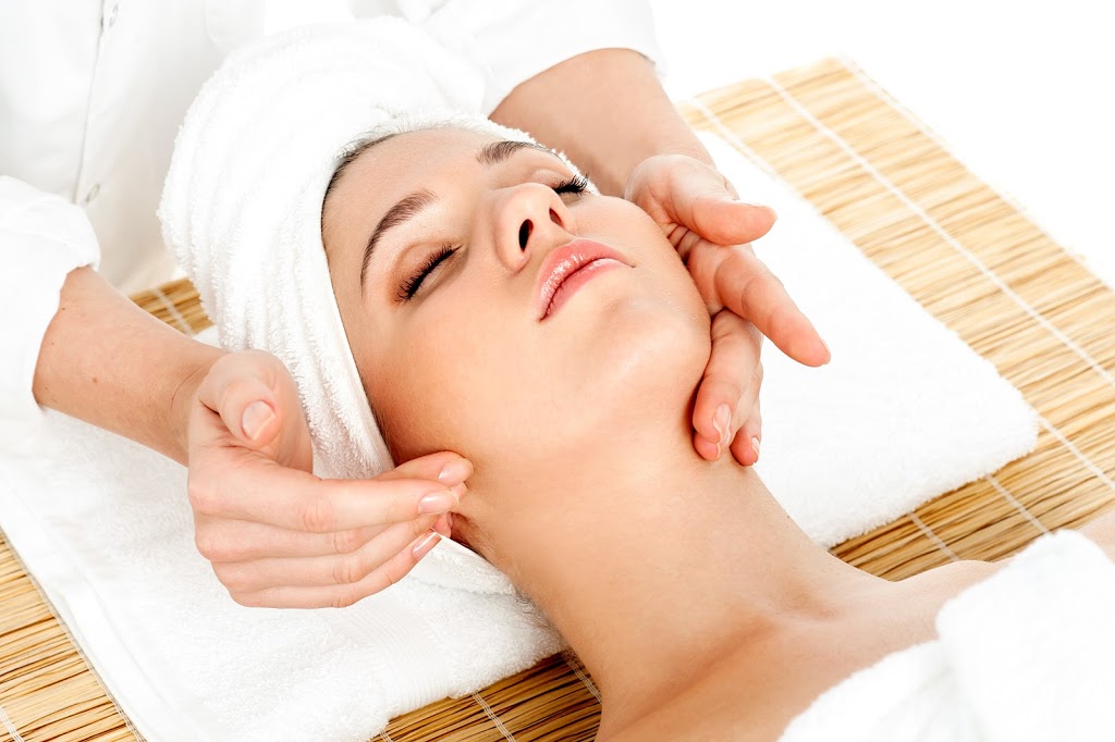 Lavish Looks Beauty Centre | 62 Queen St S, Off, Mississauga, ON L5M 1K4, Canada | Phone: (905) 997-2744