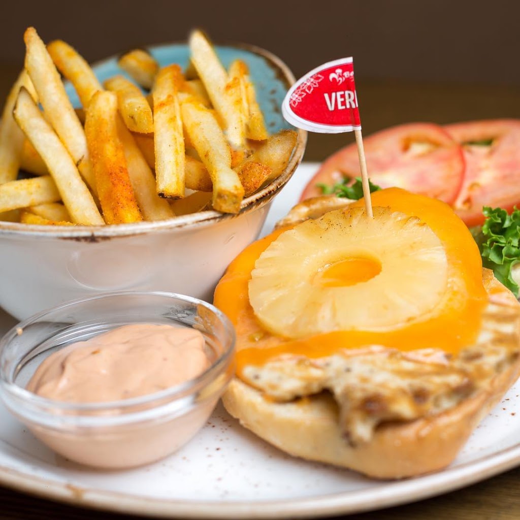 Barcelos Flame Grilled Chicken | 5000 Canoe Pass Way #07, Tsawwassen, BC V4M 4G9, Canada | Phone: (604) 382-0090