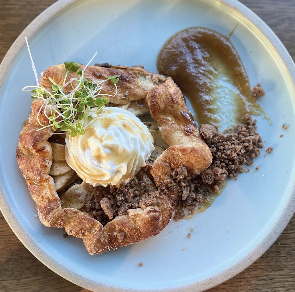 diner deluxe - Marda Loop | 2252 33 Ave SW, Calgary, AB T2T 1Z8, Canada | Phone: (403) 300-1626