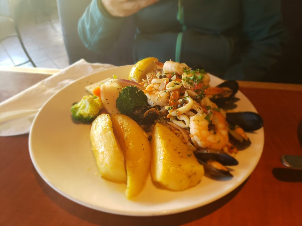 Mediterraneo Family Restaurant | 425 University Ave, Waterloo, ON N2K 4C9, Canada | Phone: (519) 569-8100