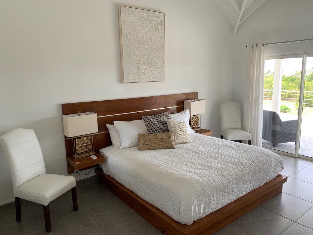 MAC Caribbean Villas | 9A Hyde Park Cir, Toronto, ON M3B 3N4, Canada | Phone: (416) 222-0025