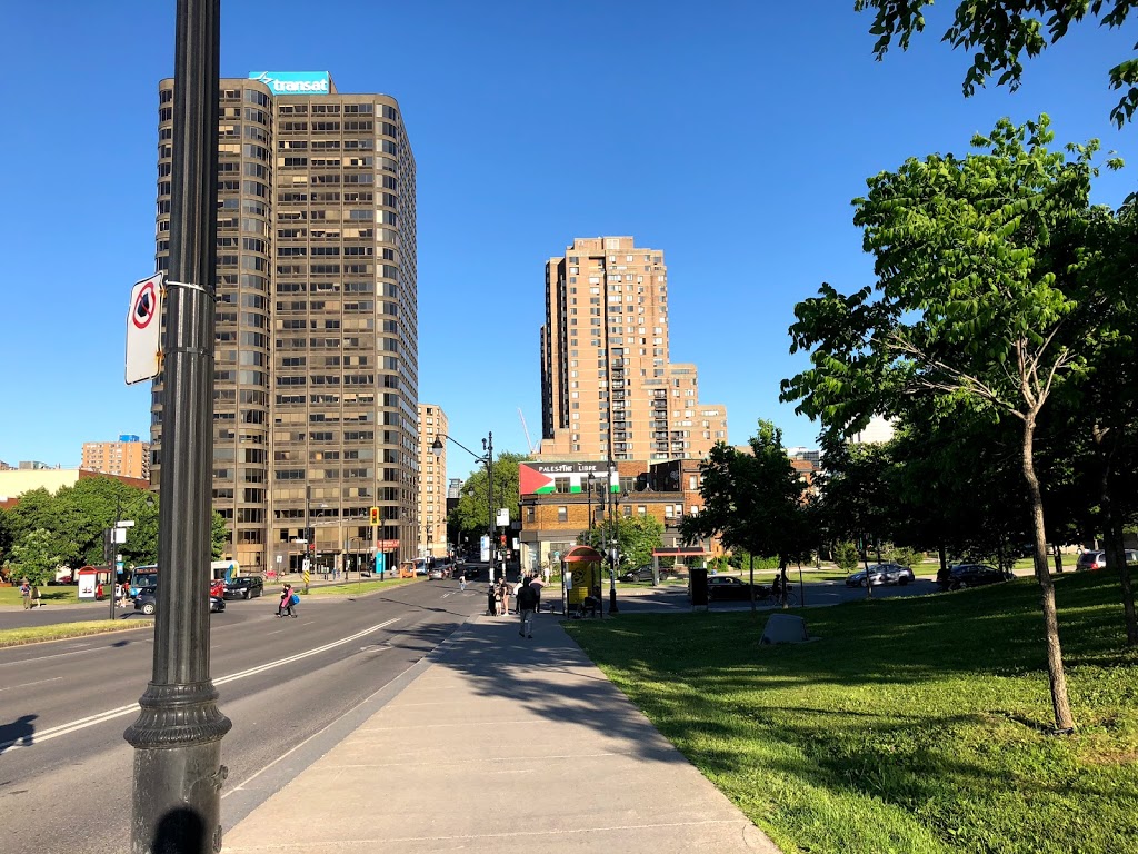 Place du parc | 300 Rue Léo Pariseau, Montréal, QC H2X 4B3, Canada | Phone: (514) 284-2900