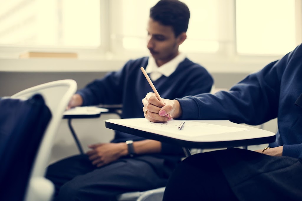 AL-MANARAT HIGH SCHOOL | 2550 Argentia Rd Unit 119, Mississauga, ON L5N 5R1, Canada | Phone: (647) 960-4832