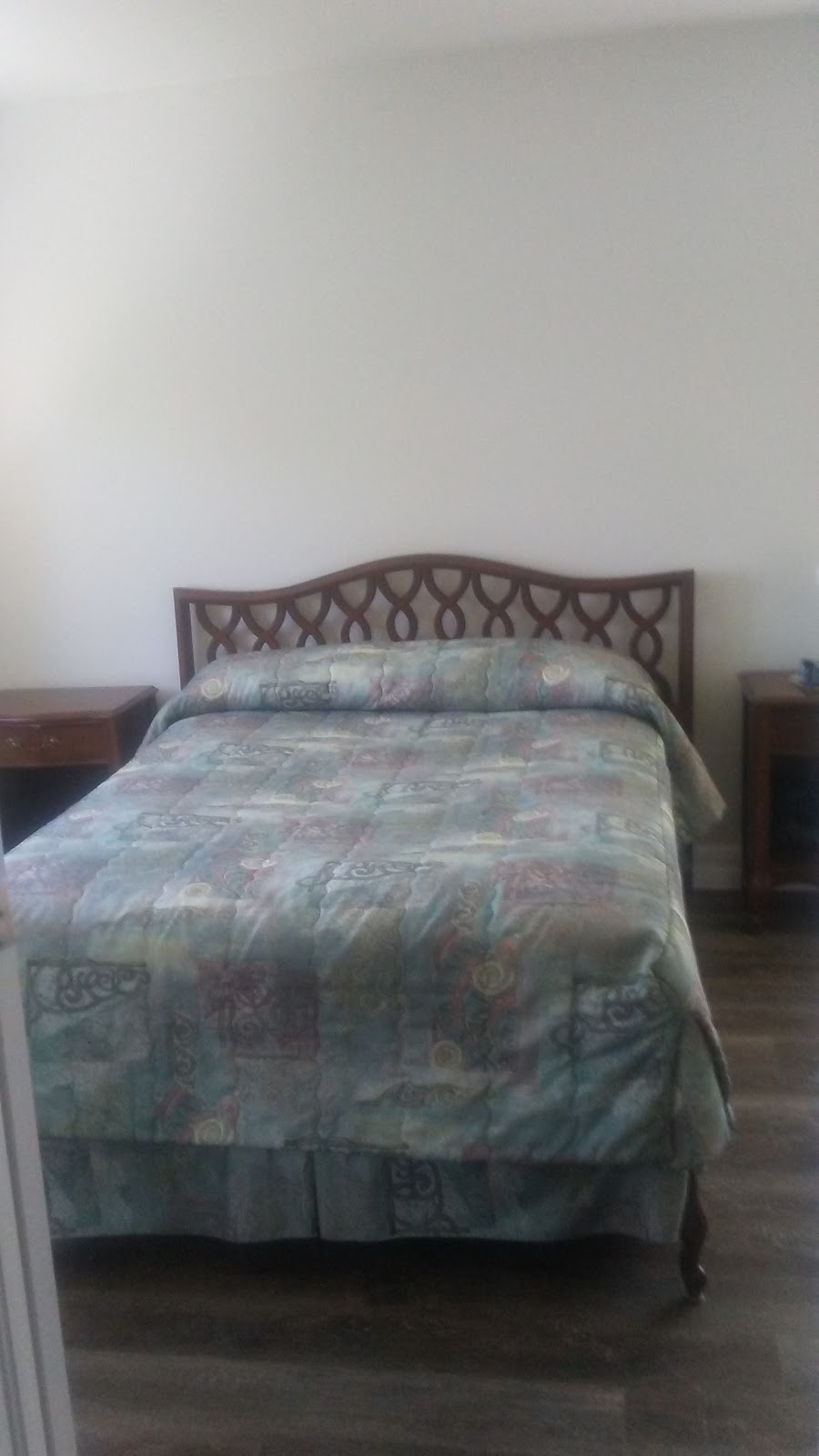 Hinchinbrooke Hotel De Ville | 1056 Ch Brook, Hinchinbrooke, QC J0S 1H0, Canada | Phone: (450) 264-5353