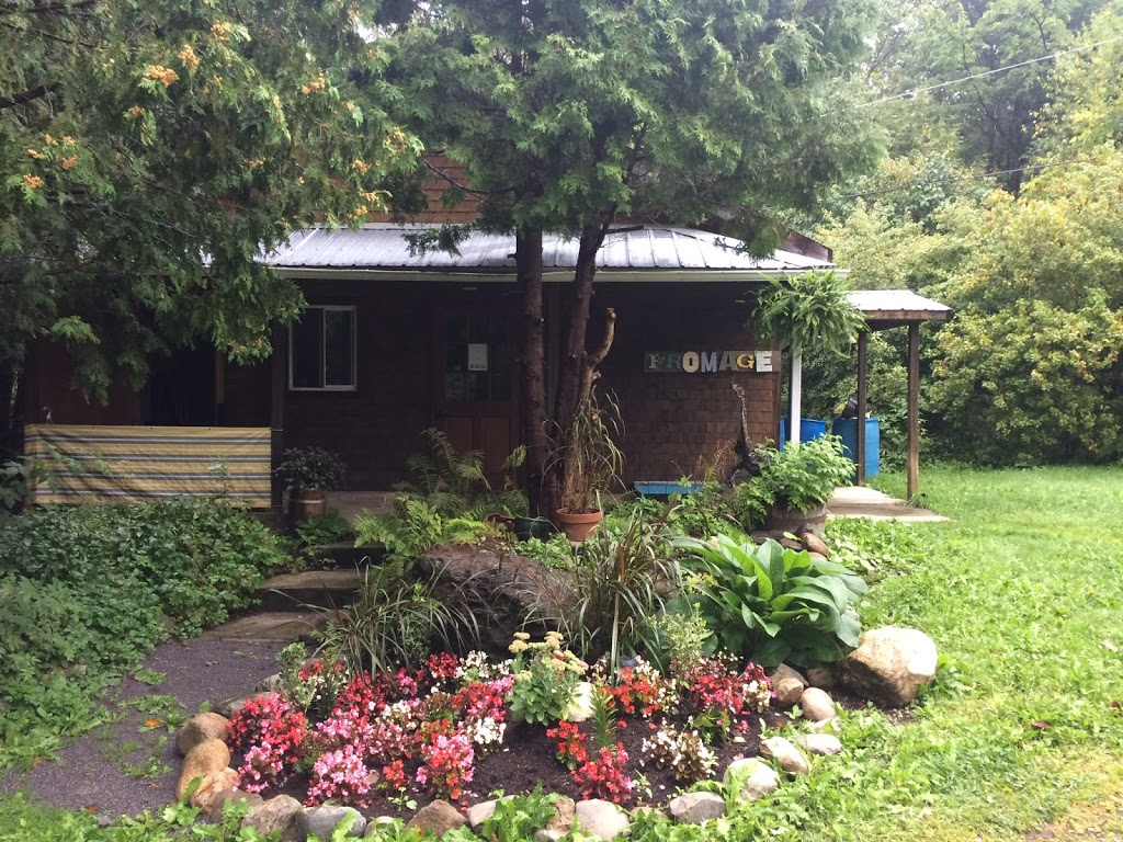 Domaine de Courval | 825 Chemin de Courval, Waterville, QC J0B 3H0, Canada | Phone: (819) 837-0062
