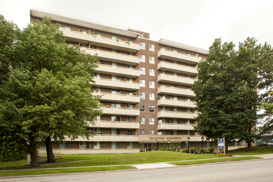 Valleyview Apartments | 26 Lorne Ave, Newmarket, ON L3Y 5G4, Canada | Phone: (905) 898-7863