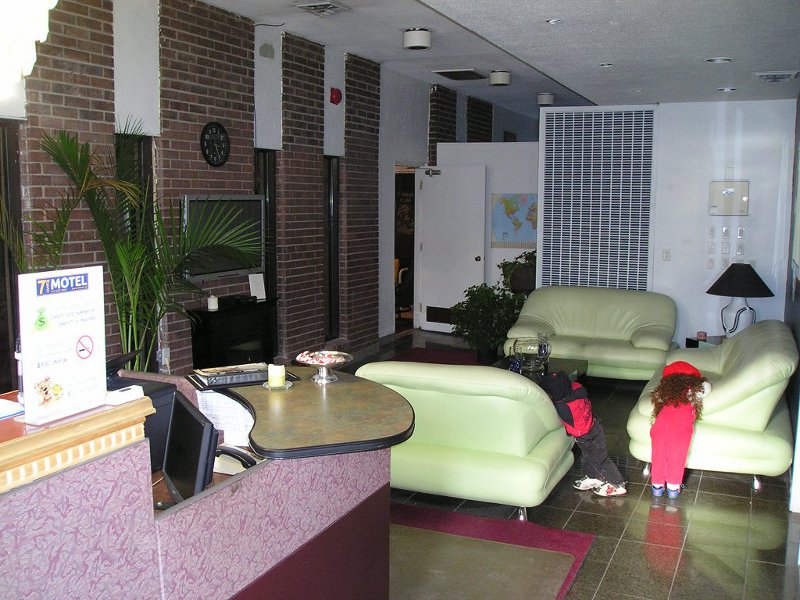 7 West Motel | 10470 Trans-Canada Hwy #7, Carleton Place, ON K7C 0C4, Canada | Phone: (613) 257-5666