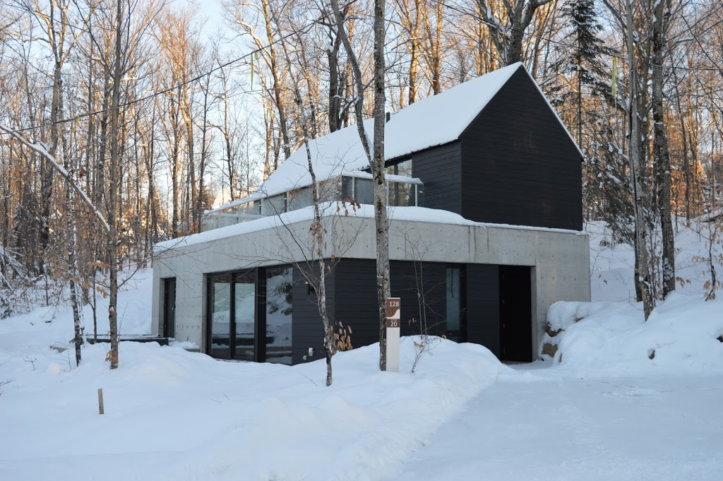 Chalet Spahaus 128 | 20 Chemin de la Pointe-aux-Pères, Lac-Supérieur, QC J0T 1P0, Canada | Phone: (888) 251-5138