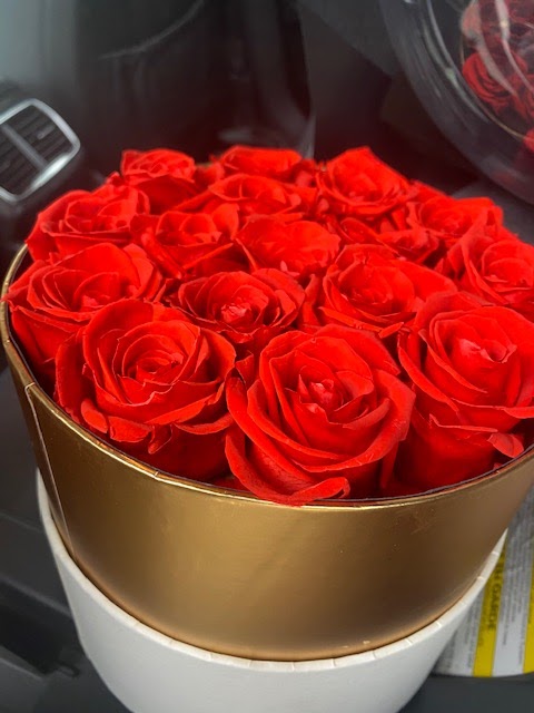 Glamour Eternal Roses | 138 Skyview Cir NE, Calgary, AB T3N 1B6, Canada | Phone: (587) 917-6557