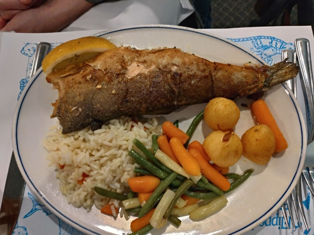 Flippers Fish House | 2300 Lawrence Ave E, Scarborough, ON M1P 2K9, Canada | Phone: (416) 759-6671