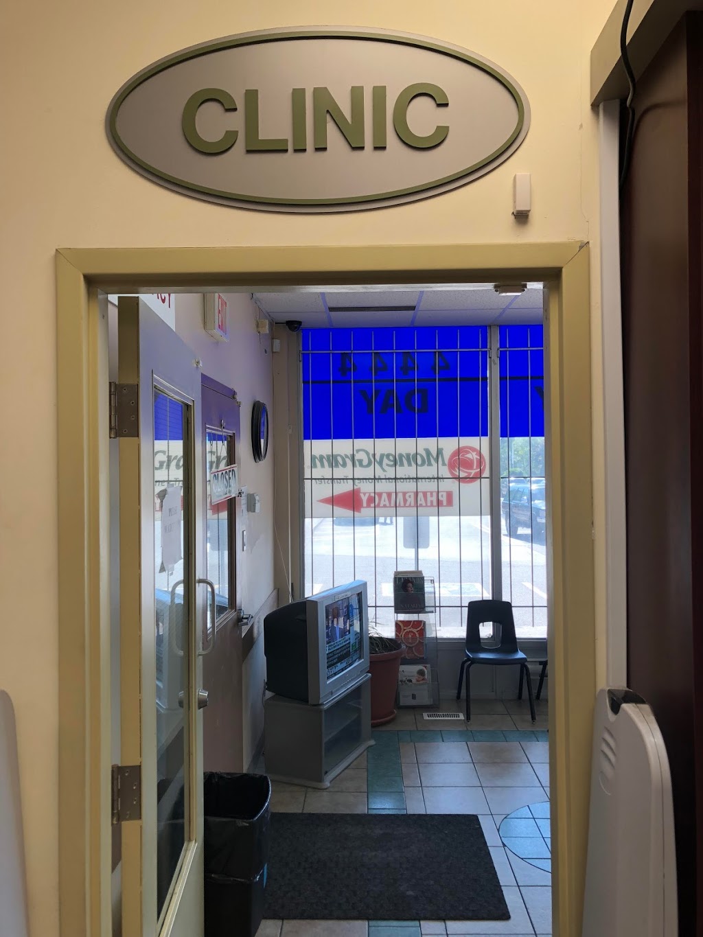 Jane Park Plaza Walk-In Clinic | 877 Jane St, York, ON M6N 4C4, Canada | Phone: (416) 766-4444