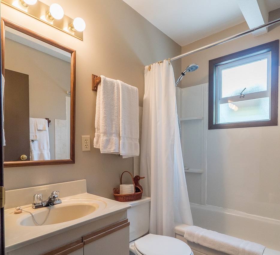 Imperial Eagle Lodge | 168 Wild Duck Rd, Bamfield, BC V0R 1B0, Canada | Phone: (250) 728-3430