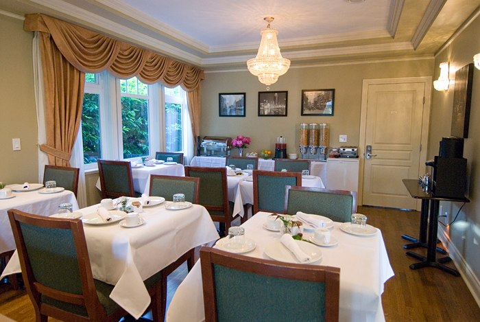 Granville House B&B | 5050 Granville St, Vancouver, BC V6M 3B4, Canada | Phone: (604) 739-9002