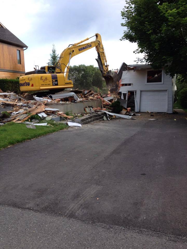 Excavation Julien Bahl Inc | 45 Rue de Boisbriand, Saint-Nicéphore, QC J2A 2K8, Canada | Phone: (819) 472-7876