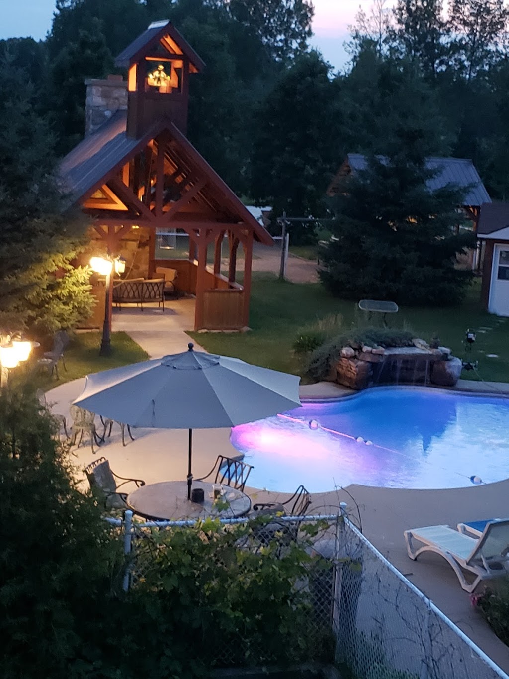 Auberge Le Saint-Bohème | 1397 Chemin de la Mullen, Rivière-Rouge, QC J0T 1T0, Canada | Phone: (819) 275-2796
