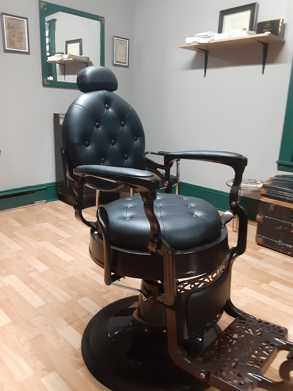 Salon Barbe Rouge | 21 Rue Roy, Trois-Pistoles, QC G0L 4K0, Canada | Phone: (418) 851-6361