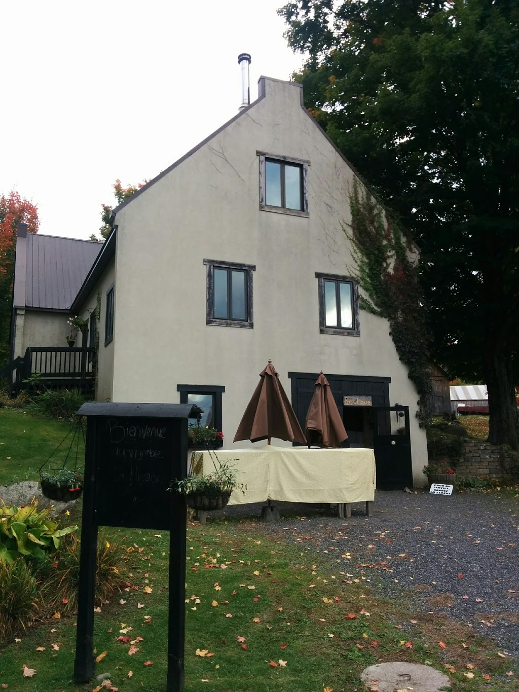 Mission Vineyard | 1044 Boulevard Pierre-Laporte, Brigham, QC J2K 4R3, Canada | Phone: (450) 263-1524