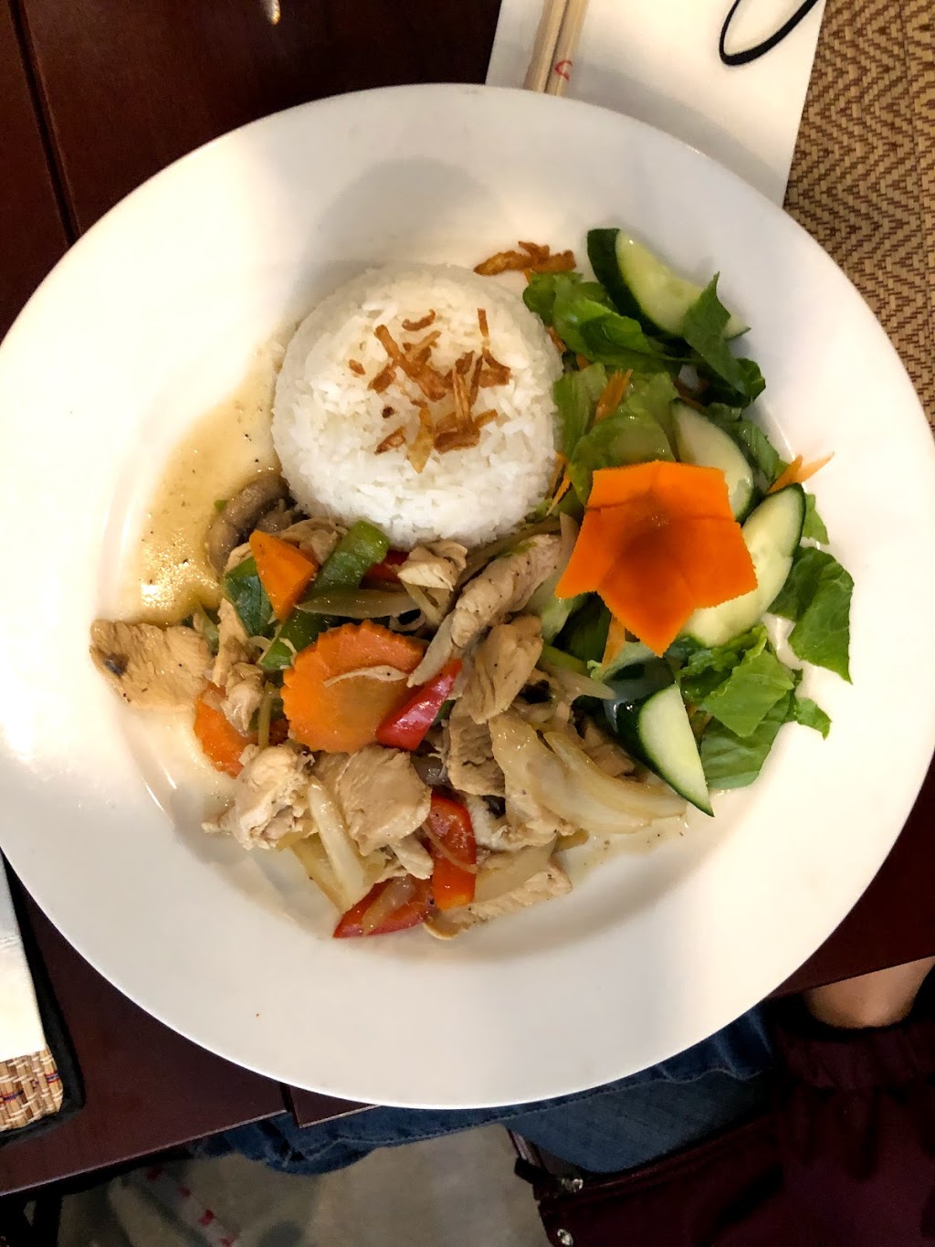Som Tum Thai | 260 Nepean St, Ottawa, ON K1R 5G3, Canada | Phone: (613) 781-8424