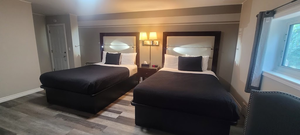 Hillside Inn | 638 Pembroke St E, Pembroke, ON K8A 3L9, Canada | Phone: (613) 732-3616