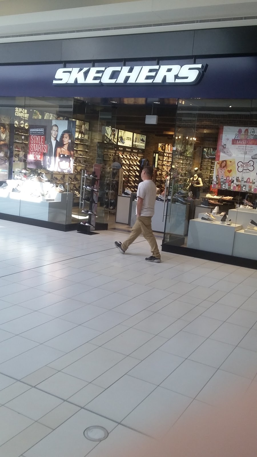 SKECHERS Retail | 419 King St W #4070, Oshawa, ON L1J 2K5, Canada | Phone: (289) 240-0693