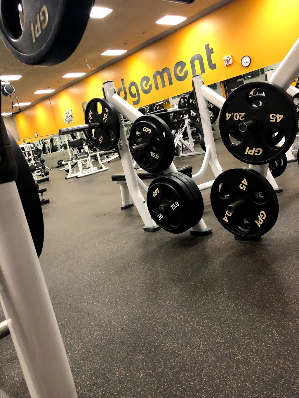 Fit4Less | 2425 Barton St E, Hamilton, ON L8E 2W7, Canada | Phone: (905) 573-9187