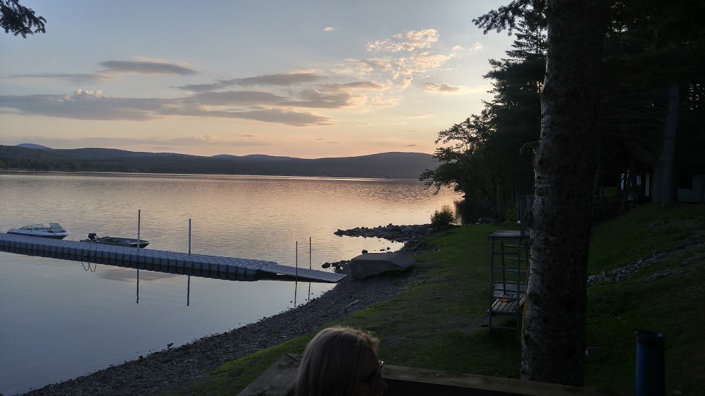 Frontier Lodge | 1406 QC-141, Saint-Herménégilde, QC J0B 2W0, Canada | Phone: (819) 844-2277
