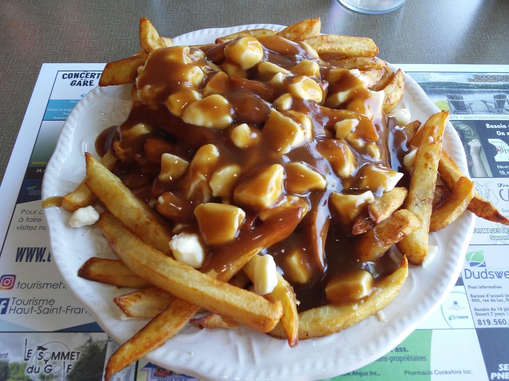 Restaurant Le Moulin | 59 Rue Angus N, East Angus, QC J0B 1R0, Canada | Phone: (819) 832-4242
