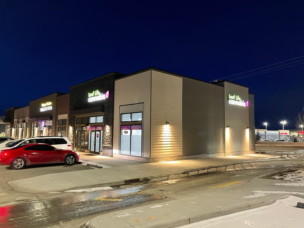 Leaf Life Cannabis - Beacon | 11877 Sarcee Trail NW, Calgary, AB T3R 1W5, Canada | Phone: (587) 317-8233
