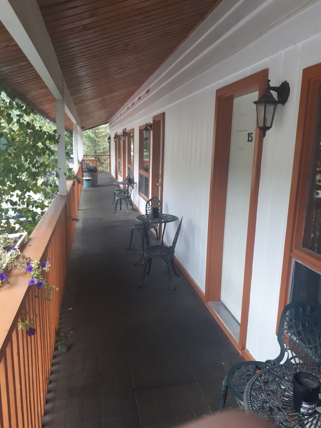 Cedar Motel | 7593 Main St W, Radium Hot Springs, BC V0A 1M0, Canada | Phone: (250) 347-9463