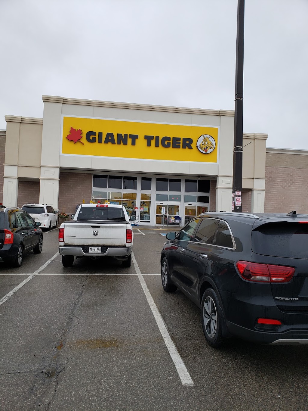 Giant Tiger | 9065 Airport Rd, Brampton, ON L6S 0B8, Canada | Phone: (905) 793-7365