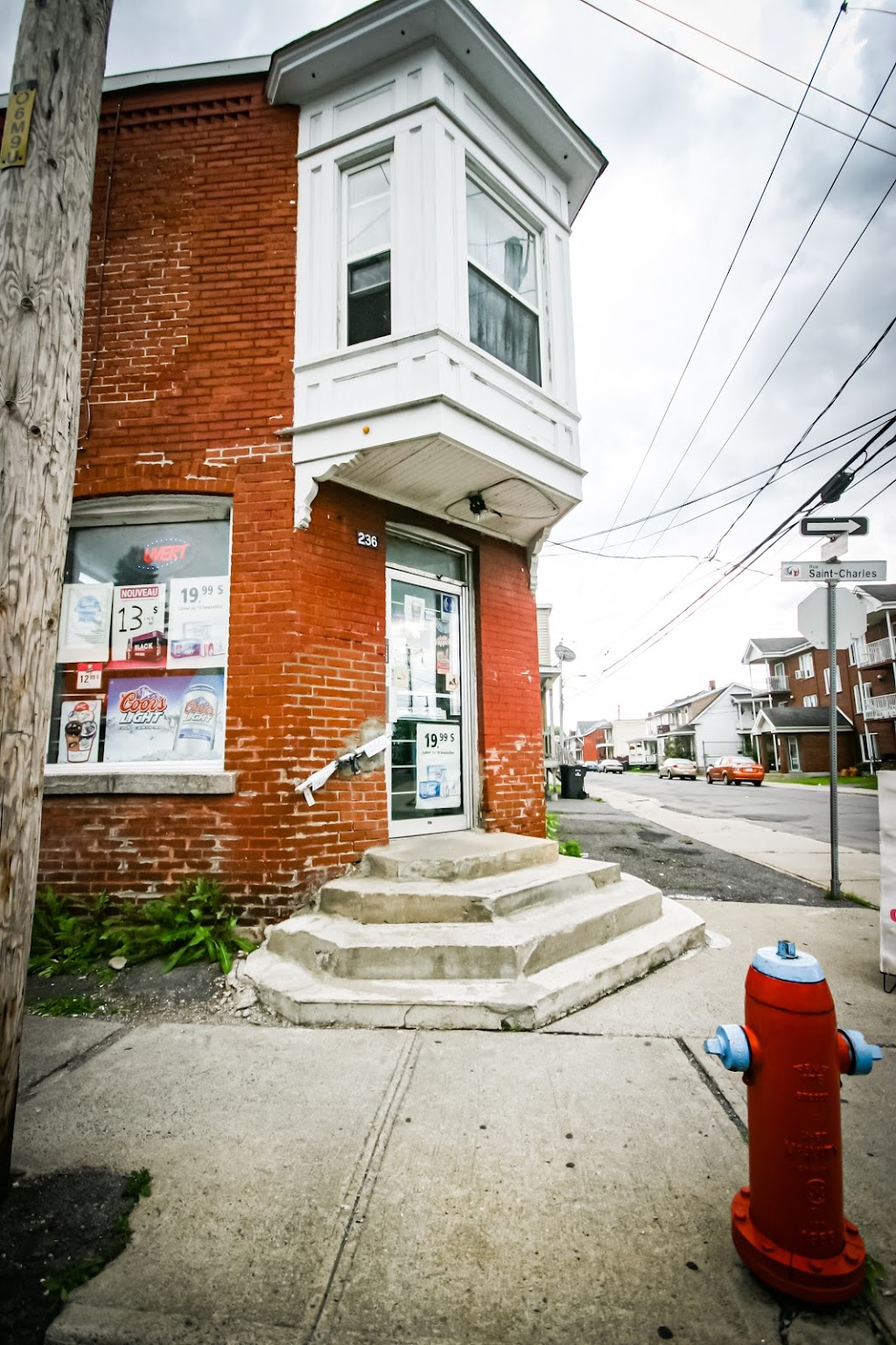 Dépanneur Saint-Charles | 236 Rue Saint-Charles, Saint-Jean-sur-Richelieu, QC J3B 2E1, Canada | Phone: (450) 346-2575