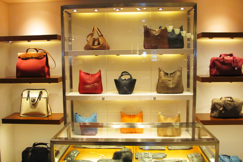 Hermès | Vancouver International Airport (YVR) Domestic and International Terminals, 3211 Grant McConachie Way, Richmond, BC V7C 4N3, Canada | Phone: (604) 273-1708