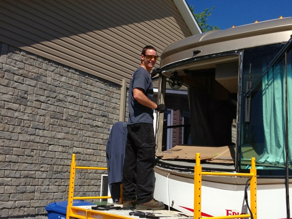Glass Guys Services Inc. | 1537 Michael St, Ottawa, ON K1B 3T3, Canada | Phone: (613) 724-1756