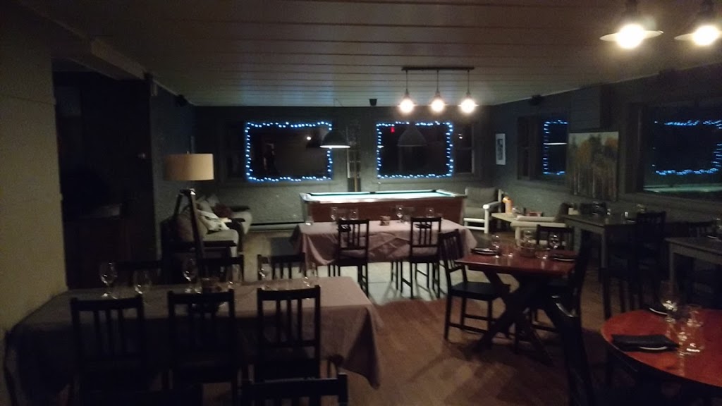 Le Rustique Bar et Restaurant | 1993 Chemin du Lac Supérieur, Lac-Supérieur, QC J0T 1P0, Canada | Phone: (819) 713-0445