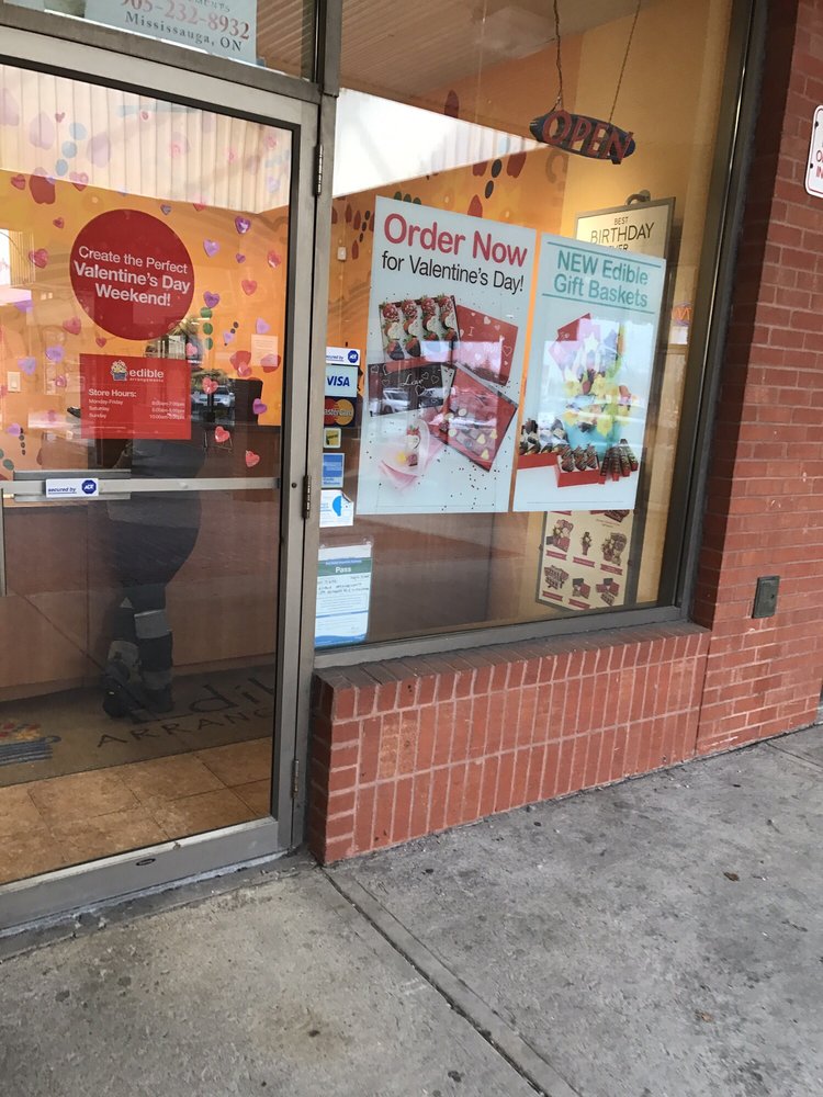 Edible Arrangements | 1891 Rathburn Rd E Unit 15, Mississauga, ON L4W 3Z3, Canada | Phone: (905) 232-8932