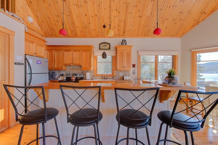 Chalet Le Grand Chêne | 1677 Chem. Guérette, Pohénégamook, QC G0L 1J0, Canada | Phone: (418) 569-6970