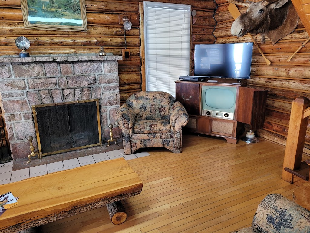 Motel Evangeline Bo-Fleuve | 245 Rue St Laurent, Saint-Siméon, QC G0T 1X0, Canada | Phone: (418) 638-2421