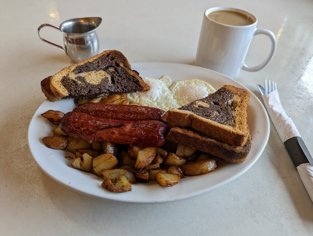 Harolds Family Restaurant | 1771 Trans-Canada Hwy, Kamloops, BC V2C 3Z6, Canada | Phone: (250) 372-2135