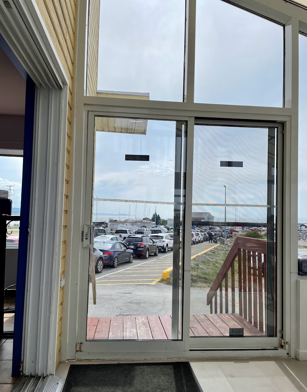 Le Zodiac Resto Crèmerie | 212 Rue Mackay, Rivière-du-Loup, QC G5R 6A4, Canada | Phone: (418) 605-0829