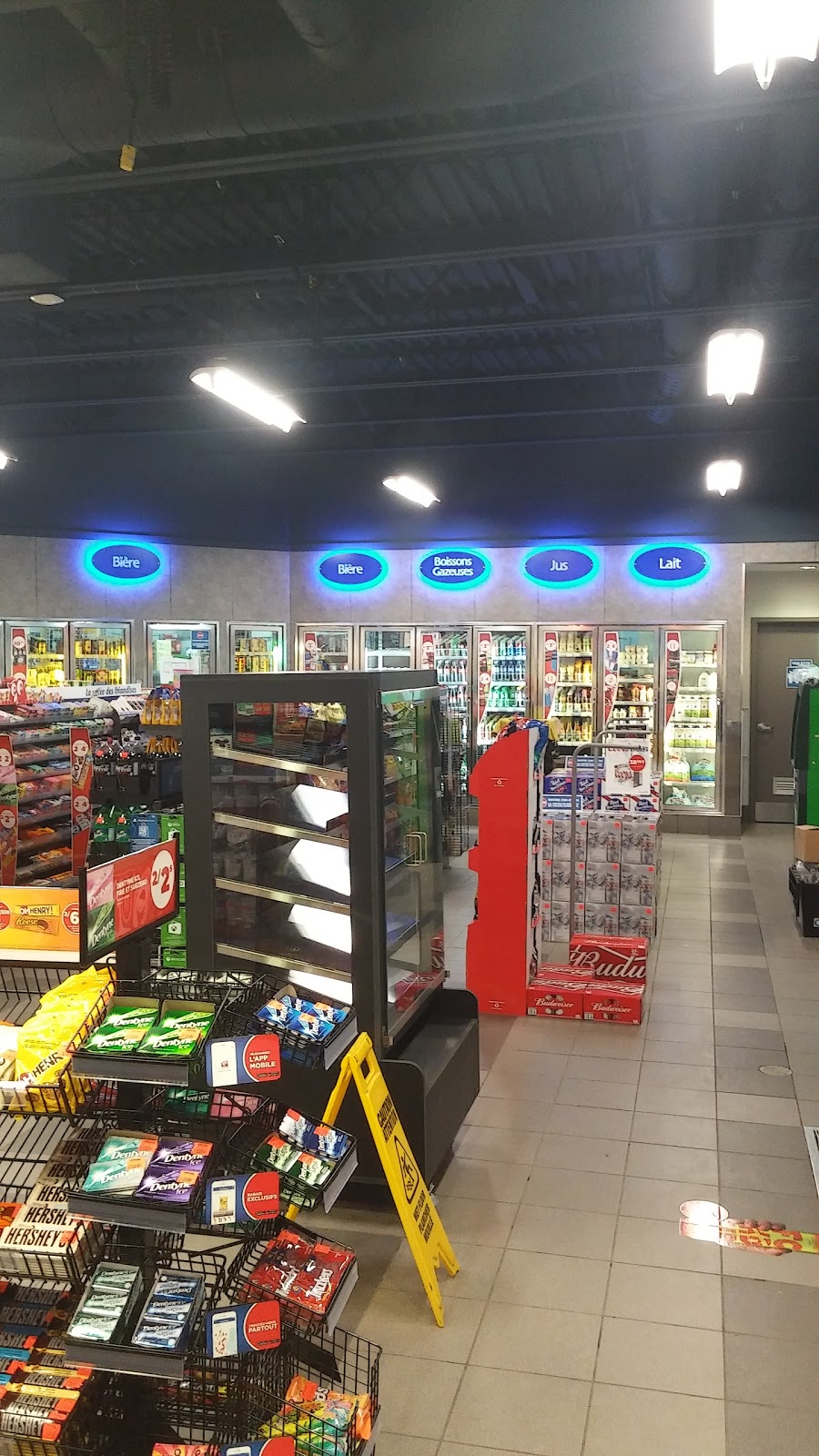 Couche-Tard | 410 Boulevard Maloney E, Gatineau, QC J8P 1E7, Canada | Phone: (819) 669-1819