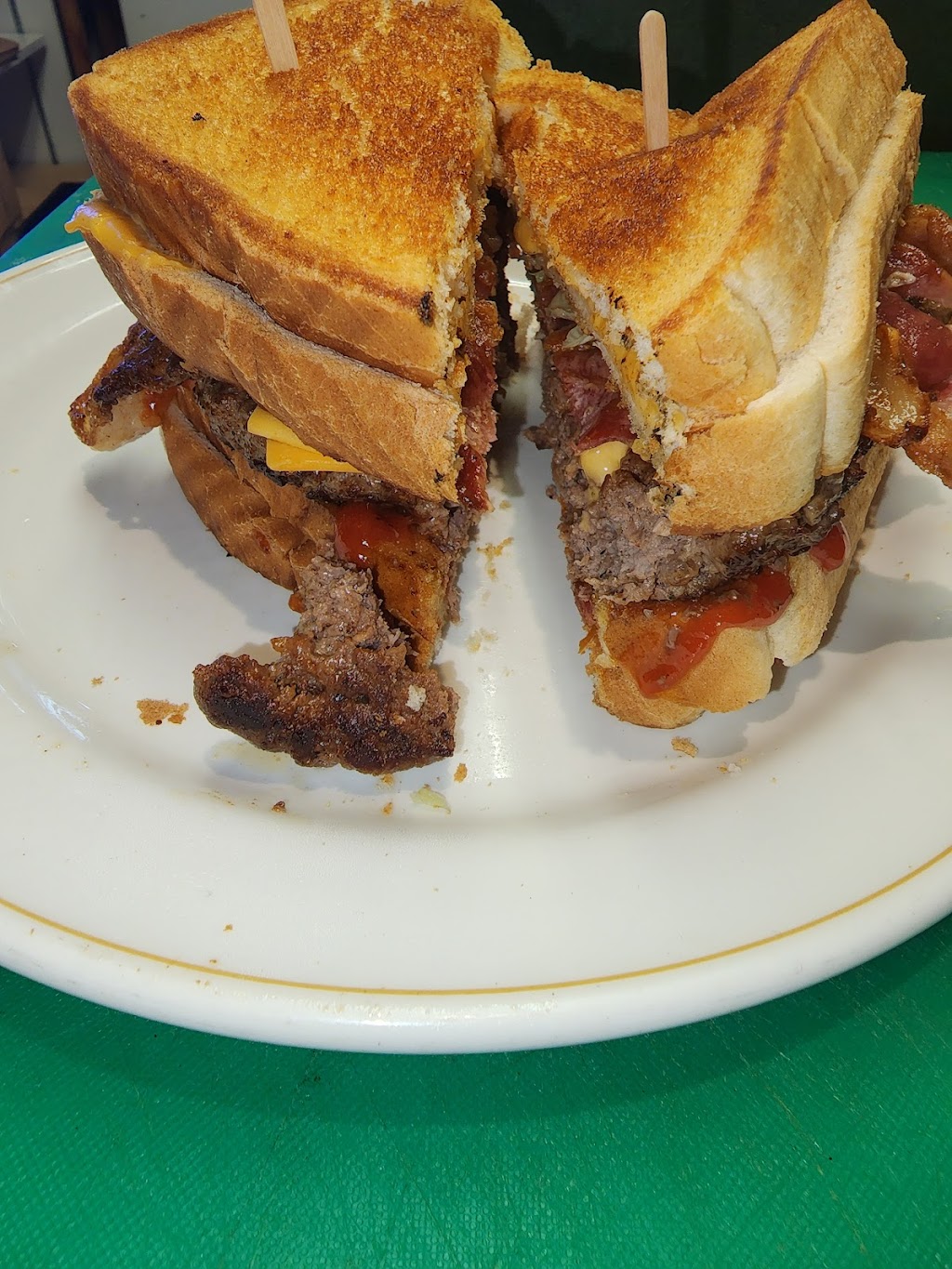 Texas Burger Omemee | 3 King St E, Omemee, ON K0L 2W0, Canada | Phone: (705) 799-2281
