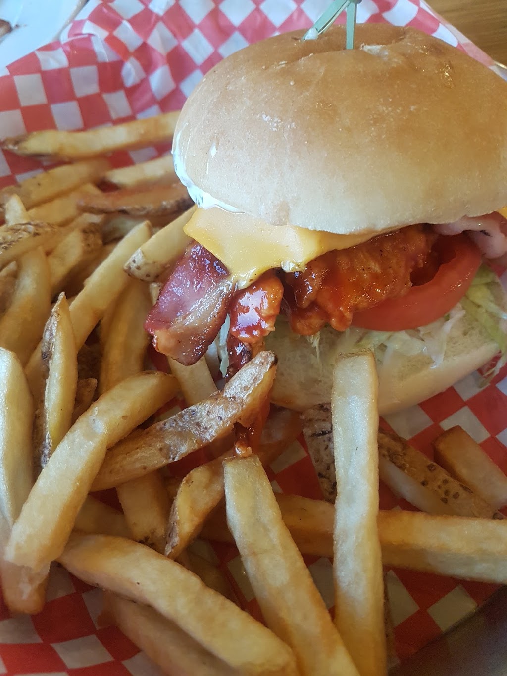Chucks Roadhouse Bar & Grill | 245-265 King George Rd, Brantford, ON N3R 7N7, Canada | Phone: (519) 304-1237