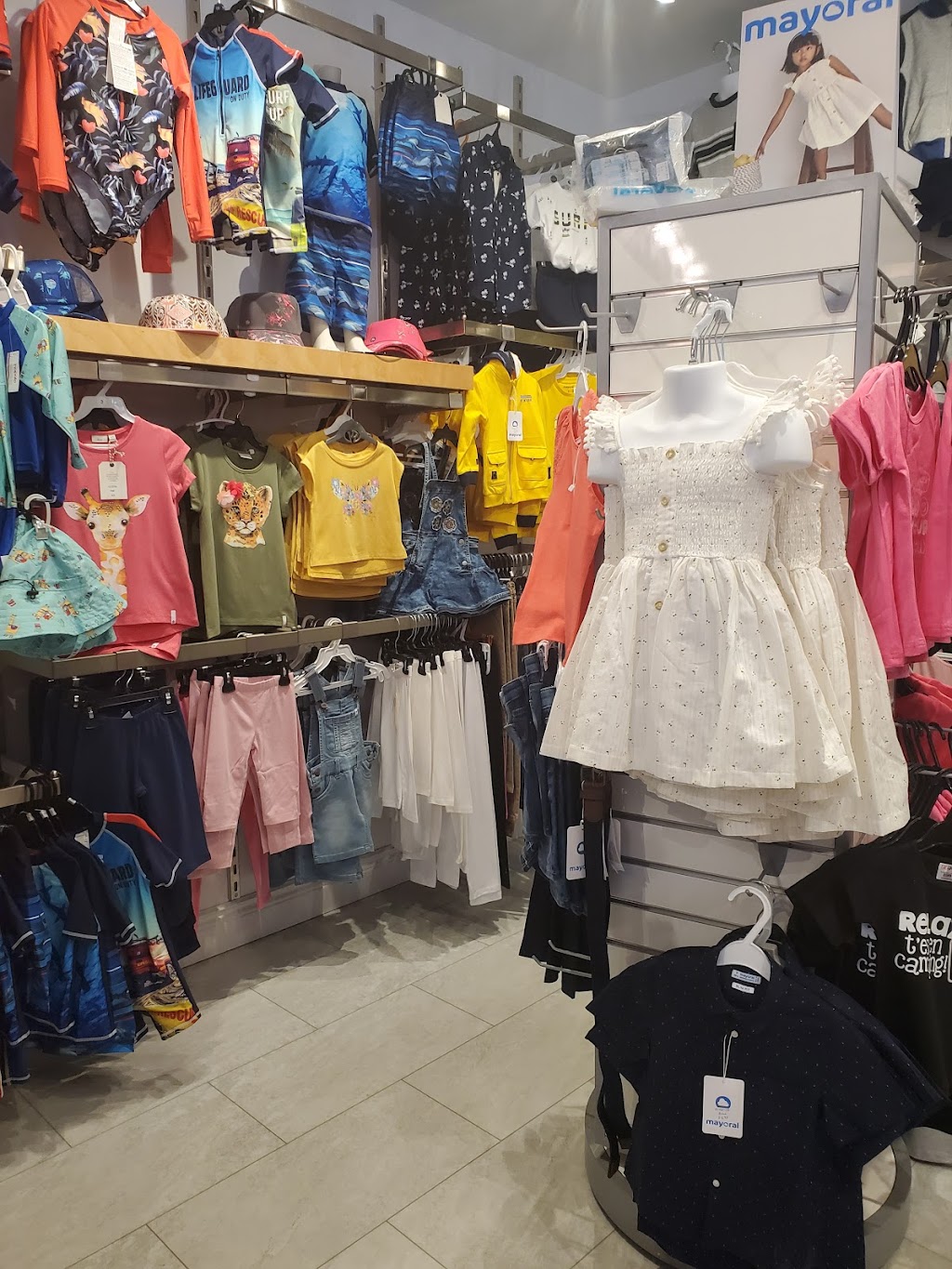 Boutique Bébé N.K inc | 785 Rue de St Jovite, Mont-Tremblant, QC J8E 3J8, Canada | Phone: (819) 321-5578