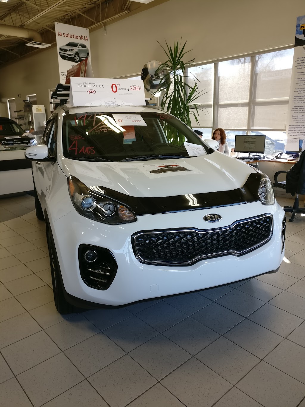 Ville-Marie Kia | 3010 Rue Hochelaga, Montréal, QC H1W 1G2, Canada | Phone: (514) 598-8800