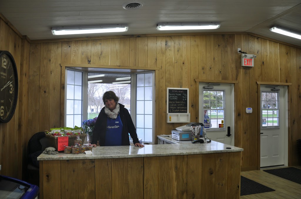 The Country Table | 2 Vance Dr, Tillsonburg, ON N4G 4W9, Canada | Phone: (519) 688-2662