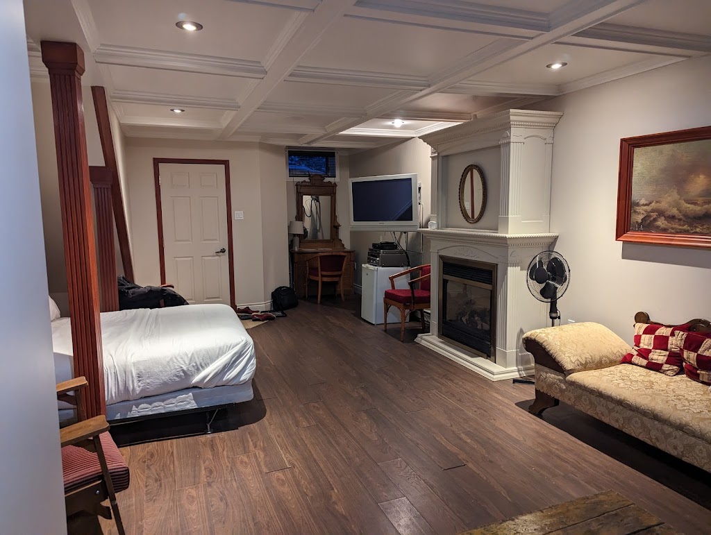 Auberge Mr.James | 167 Rue Fraser, Rivière-du-Loup, QC G5R 1E2, Canada | Phone: (418) 862-9895